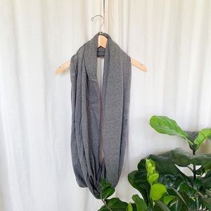 Lululemon Infinity Scarf (DARK GREY) first two photos are to show to wear